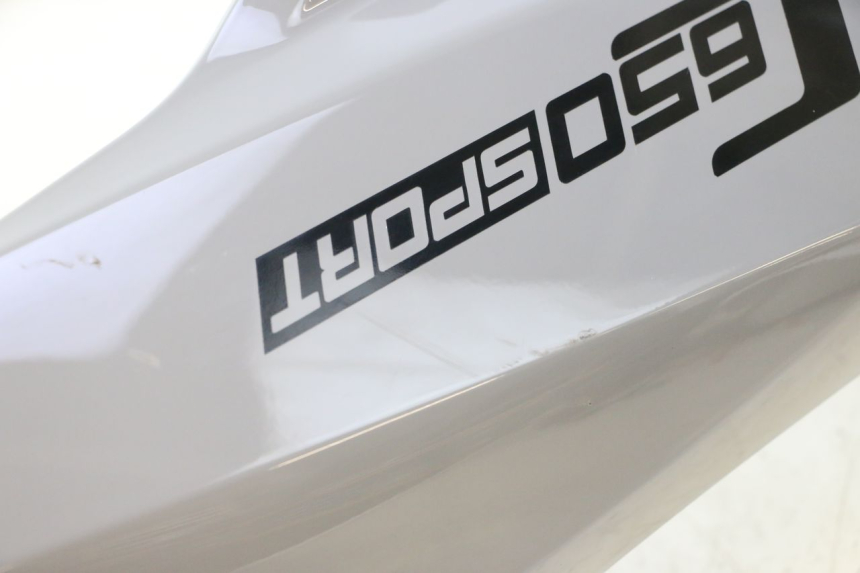 photo de CARENA POSTERIORE DESTRA BMW C SPORT 650 (2015 - 2021) - Stato della superficie e materiale