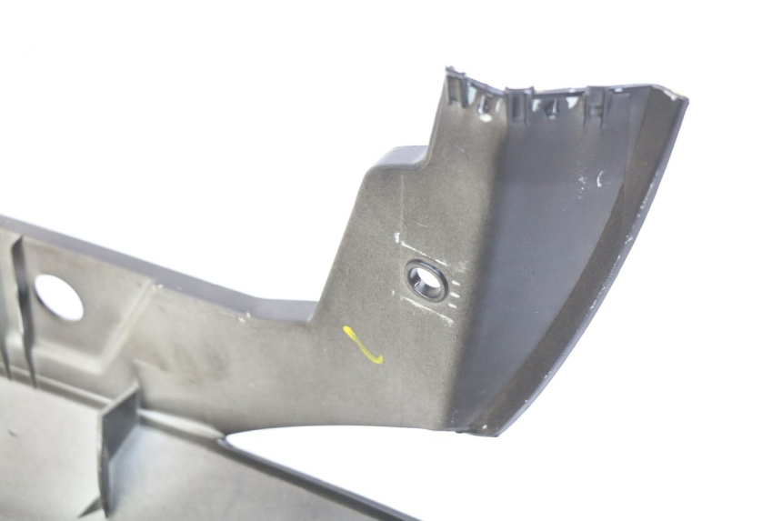 photo de PARAFANGO POSTERIORE DESTRO PEUGEOT CITYSTAR 2T 50 (2018 - 2021) - Primo piano tecnico