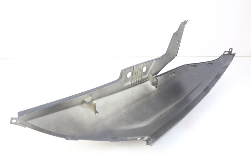 photo de PARAFANGO POSTERIORE DESTRO PEUGEOT CITYSTAR 125 (2011 - 2017) - Dettagli dei punti di fissaggio