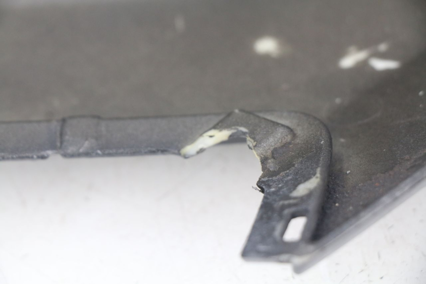 photo de PARAFANGO POSTERIORE DESTRO PEUGEOT CITYSTAR 50 (2013 - 2017) - Primo piano tecnico