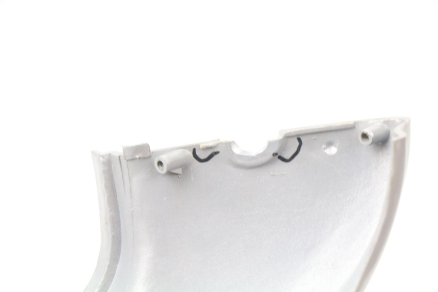 photo de PARAFANGO POSTERIORE DESTRO SYM DD 50 (2005 - 2011) - Primo piano tecnico