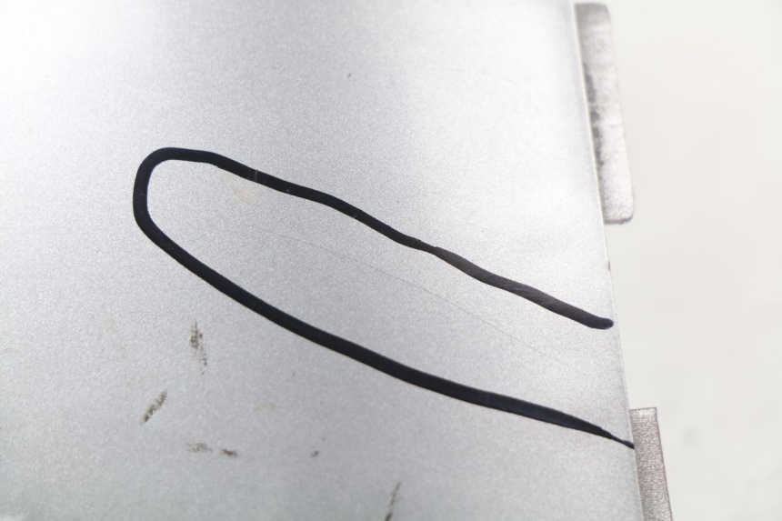 photo de PARAFANGO POSTERIORE DESTRO SYM DD 50 (2005 - 2011) - Marcature e riferimenti originali