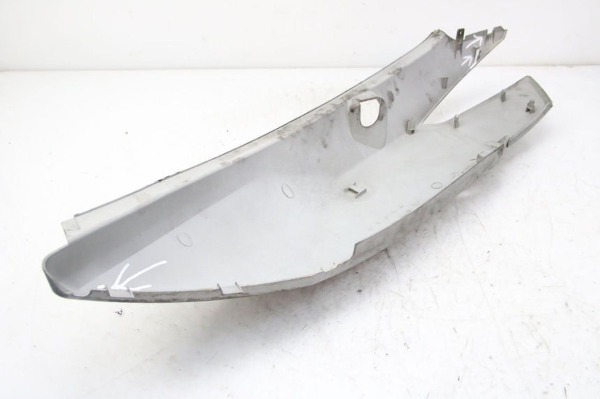 photo de PARAFANGO POSTERIORE DESTRO KYMCO DINK STREET 125 (2009 - 2014) - Dettagli dei punti di fissaggio