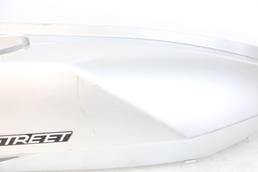 photo de PARAFANGO POSTERIORE DESTRO KYMCO DINK STREET 125 (2009 - 2014) - Dettagli dei punti di fissaggio