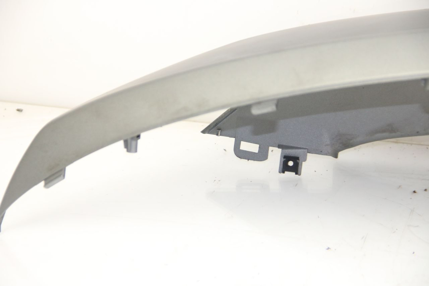 photo de PARAFANGO POSTERIORE DESTRO KYMCO DOWNTOWN ABS 125 (2015 - 2017) - Caratteristiche distintive