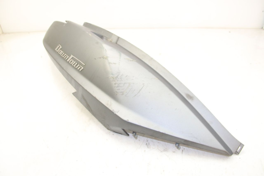 photo de PARAFANGO POSTERIORE DESTRO KYMCO DOWNTOWN ABS 125 (2015 - 2017) - Focus sulla struttura