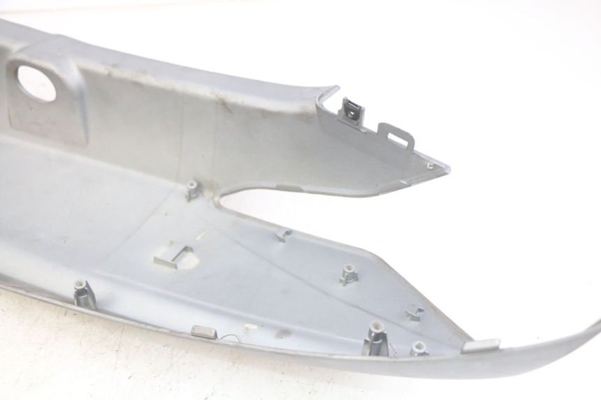 photo de PARAFANGO POSTERIORE DESTRO KYMCO DOWNTOWN ABS 125 (2015 - 2017) - Dettagli dei punti di fissaggio