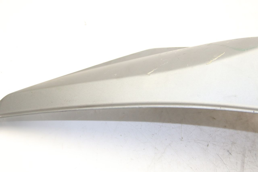 photo de PARAFANGO POSTERIORE DESTRO KYMCO DOWNTOWN ABS 125 (2015 - 2017) - Marcature e riferimenti originali