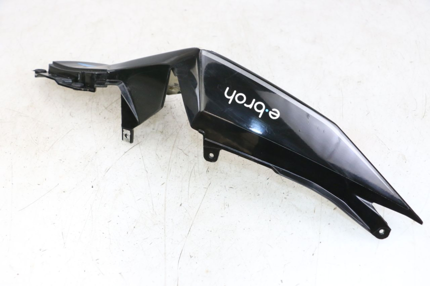 photo de CARENA POSTERIORE DESTRA EBROH BRAVO GLE 1 (2020 - 2024) - Stato della superficie e materiale