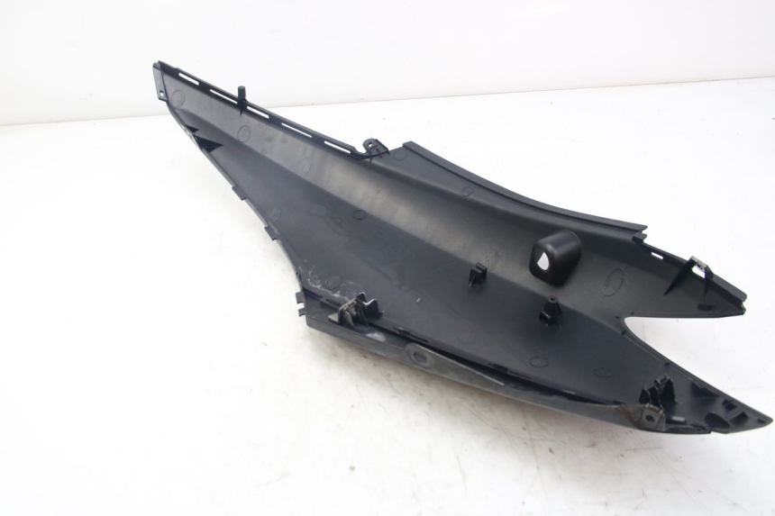 photo de PARAFANGO POSTERIORE DESTRO YAMAHA D'ELIGHT DELIGHT 125 (2017 - 2020) - Dettagli dei punti di fissaggio