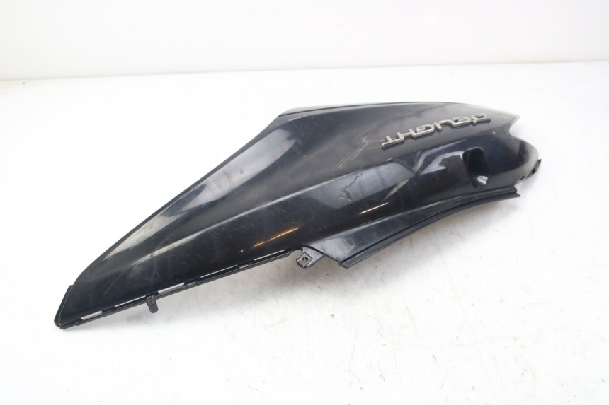 photo de PARAFANGO POSTERIORE DESTRO YAMAHA D'ELIGHT DELIGHT 125 (2017 - 2020) - Stato della superficie e materiale