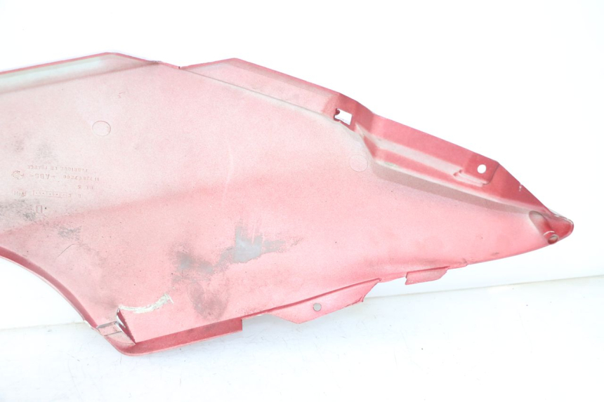 photo de CARENA POSTERIORE DESTRA PEUGEOT ELYSTAR 125 (2002 - 2007) - Primo piano tecnico