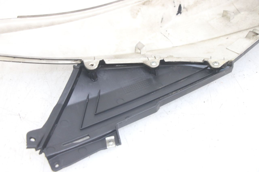 photo de PARAFANGO POSTERIORE DESTRO JM MOTORS EVOLIS 4T 50 (2018 - 2022) - Primo piano tecnico