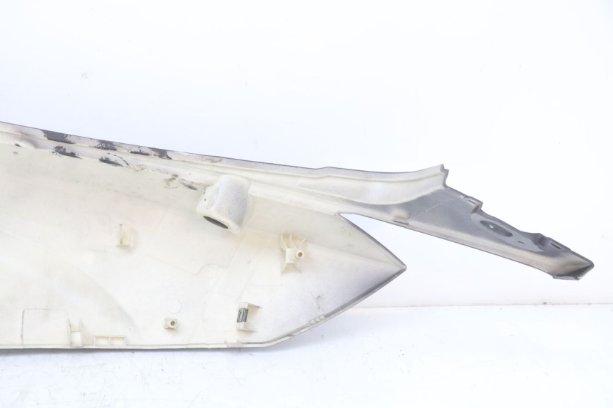 photo de PARAFANGO POSTERIORE DESTRO JM MOTORS EVOLIS 4T 50 (2018 - 2022) - Dettagli dei punti di fissaggio