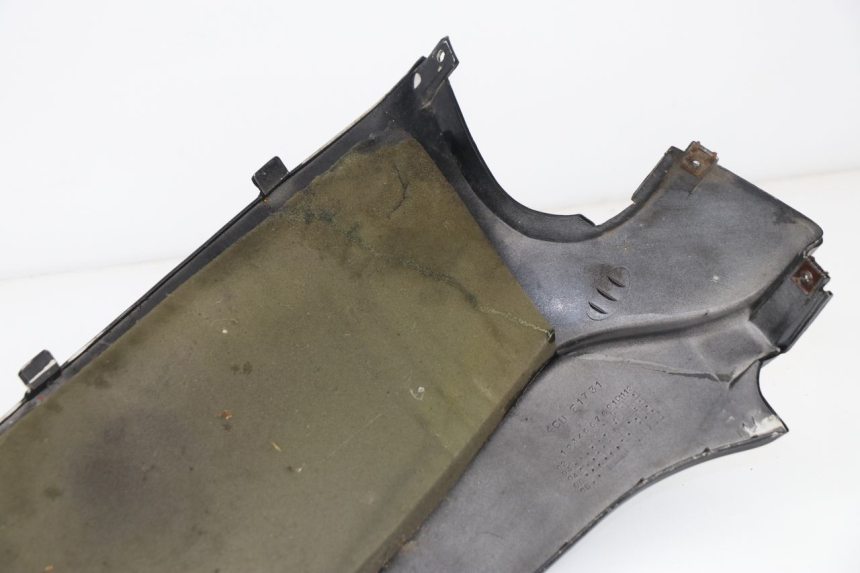 photo de PARAFANGO POSTERIORE DESTRO MBK EVOLIS 50 (1992 - 1998) - Primo piano tecnico