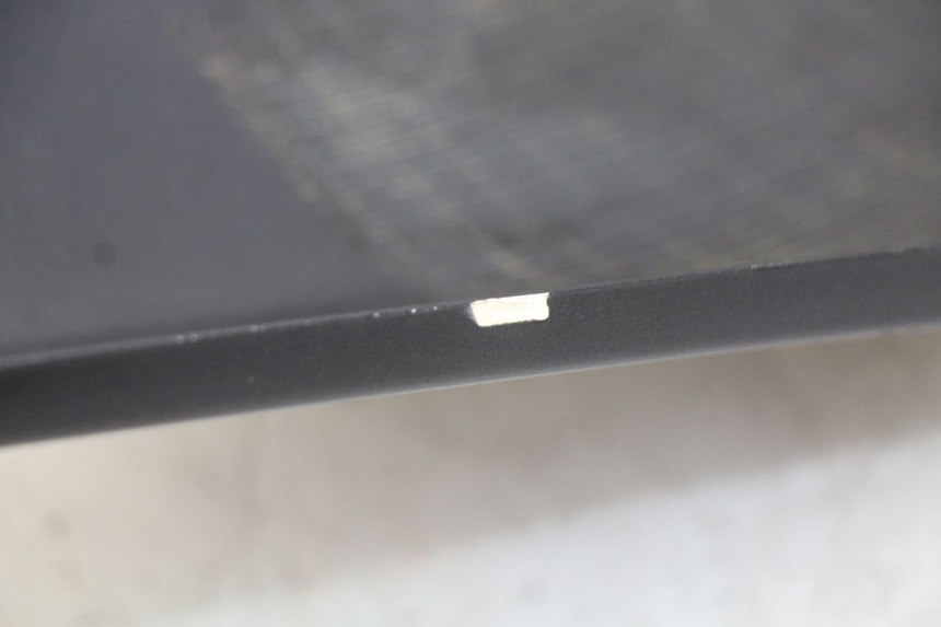 photo de PARAFANGO POSTERIORE DESTRO HONDA FES PANTHEON 2T 125 (1998 - 2002) - Stato della superficie e materiale