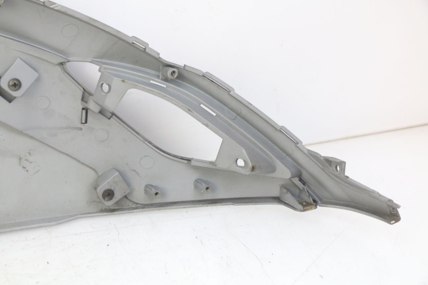 photo de PARAFANGO POSTERIORE DESTRO SYM FIDDLE 3 III 125 (2014 - 2020) - Primo piano tecnico