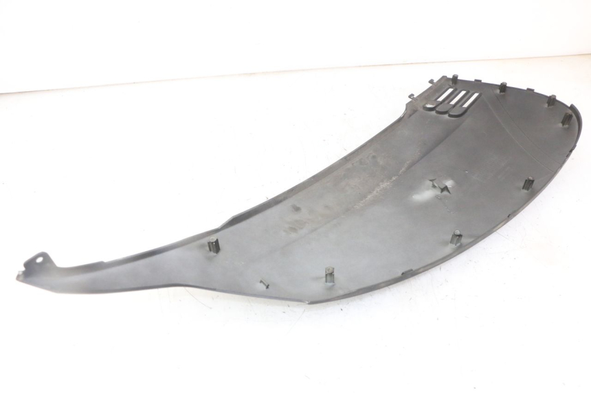 photo de PARAFANGO POSTERIORE DESTRO SYM FIDDLE 3 III 50 (2014 - 2020) - Primo piano tecnico