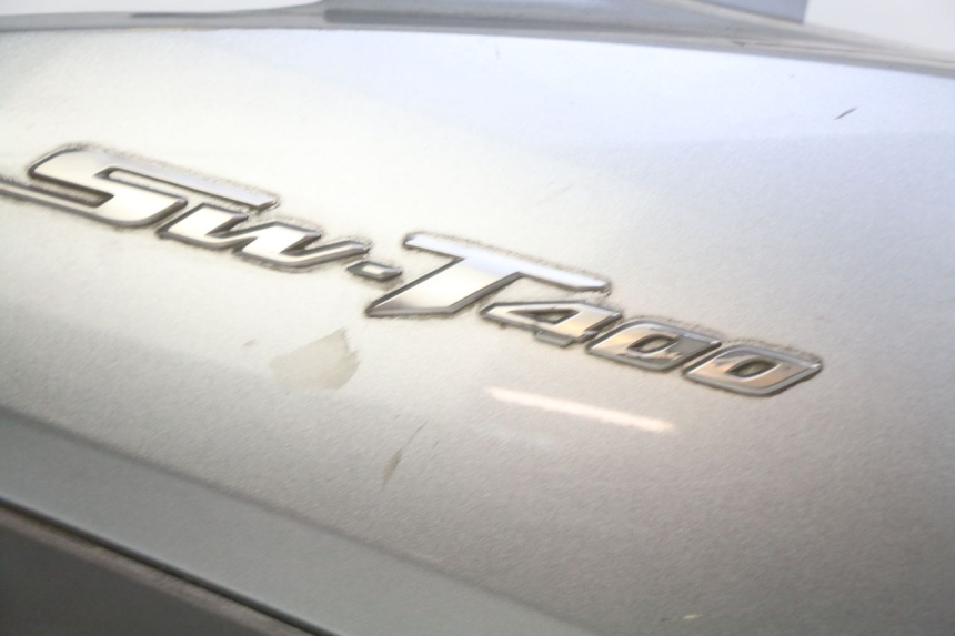 photo de PARAFANGO POSTERIORE DESTRO HONDA FJS SILVERWING SILVER WING 400 (2009 - 2016) - Primo piano ad alta risoluzione