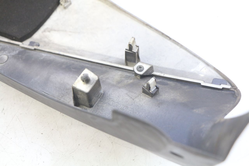 photo de PARAFANGO POSTERIORE DESTRO HONDA FJS SILVERWING SILVER WING 400 (2009 - 2016) - Primo piano tecnico