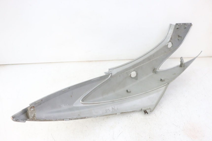 photo de CARENA POSTERIORE DESTRA MBK FLAME X 125 (2007 - 2016) - Dettagli dei punti di fissaggio