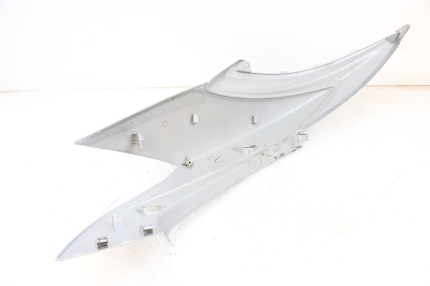 photo de CARENA POSTERIORE DESTRA MBK FLAME X 125 (2007 - 2016) - Dettagli dei punti di fissaggio