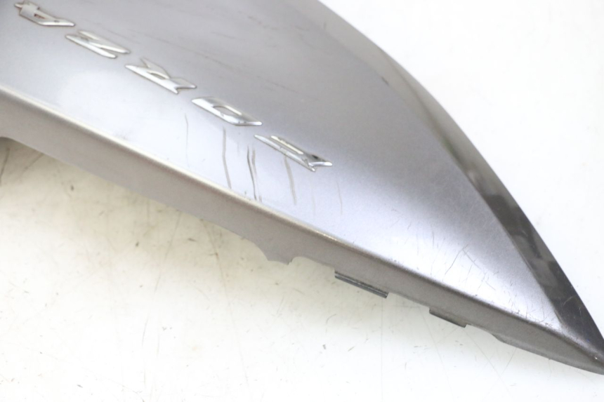 photo de CARENA POSTERIORE DESTRA HONDA FORZA ABS 300 (2013 - 2017) - Caratteristiche distintive