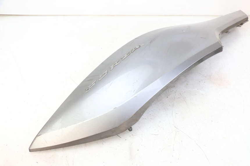 photo de CARENA POSTERIORE DESTRA HONDA FORZA ABS 300 (2013 - 2017) - Zoom sui componenti