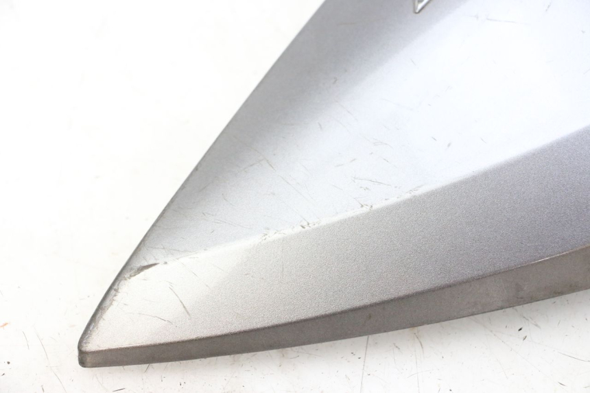 photo de CARENA POSTERIORE DESTRA HONDA FORZA ABS 300 (2013 - 2017) - Primo piano ad alta risoluzione