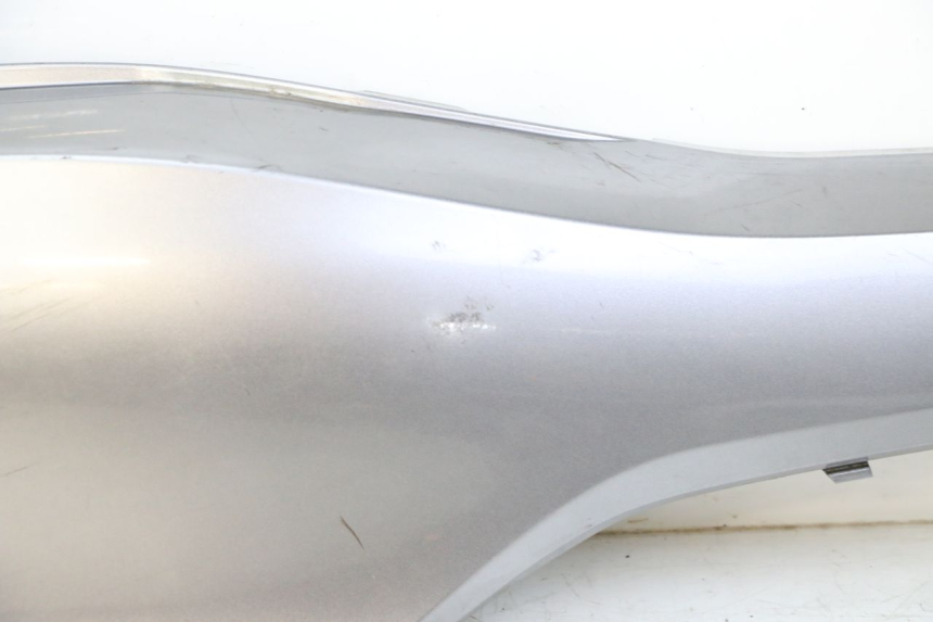 photo de CARENA POSTERIORE DESTRA HONDA FORZA ABS 300 (2013 - 2017) - Focus sulla struttura