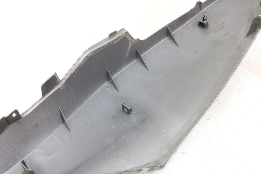 photo de CARENA POSTERIORE DESTRA HONDA FORZA ABS 300 (2013 - 2017) - Dettagli dei punti di fissaggio