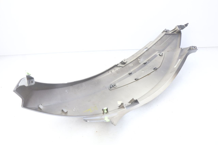 photo de PARAFANGO POSTERIORE DESTRO PEUGEOT GEOPOLIS 400 (2007 - 2013) - Primo piano tecnico