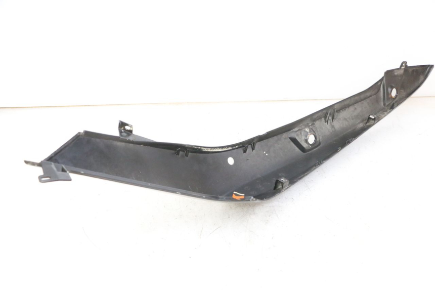 photo de CARENA POSTERIORE DESTRA GILERA NEXUS 300 (2008 - 2013) - Primo piano tecnico