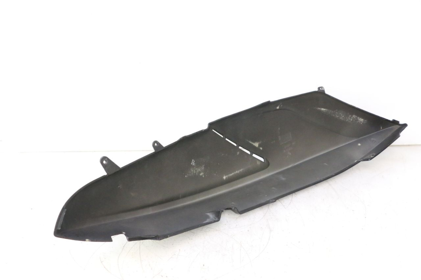photo de CARENA POSTERIORE DESTRA GILERA GP 800 (2007 - 2013) - Caratteristiche distintive