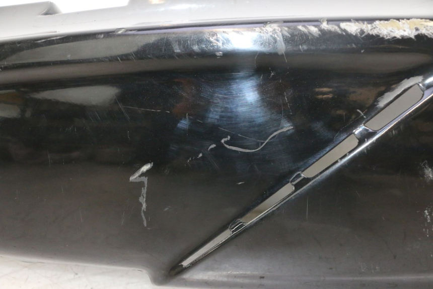 photo de CARENA POSTERIORE DESTRA GILERA GP 800 (2007 - 2013) - Primo piano tecnico