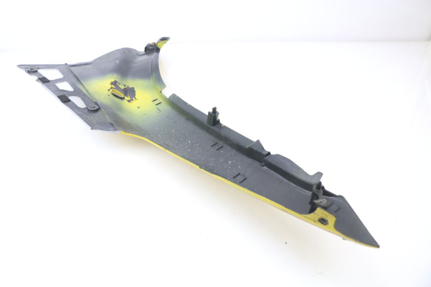 photo de PARAFANGO POSTERIORE DESTRO SUZUKI GSXF GSX F 600 (1988 - 1997) - Primo piano tecnico