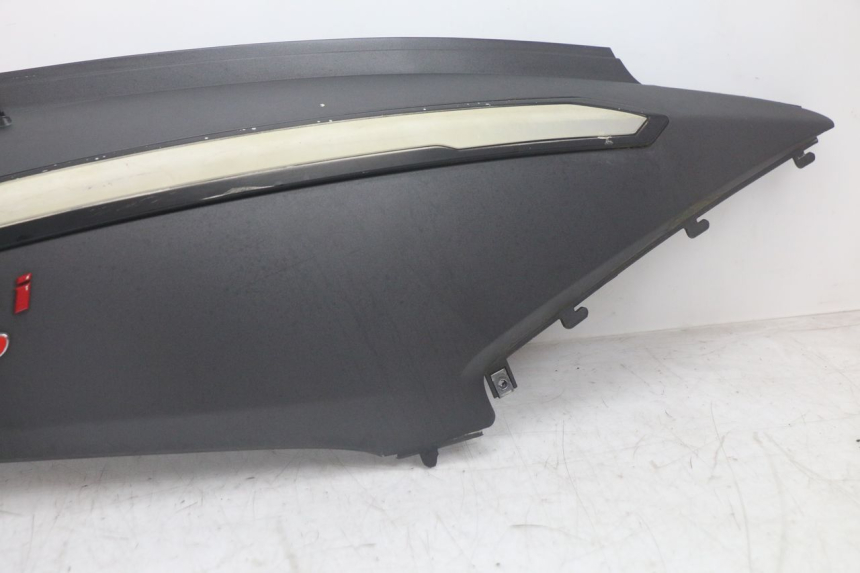 photo de CARENA POSTERIORE DESTRA SYM GTS EVO 125 (2009 - 2013) - Altra angolazione