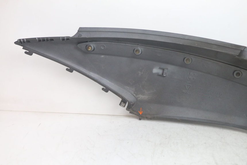 photo de CARENA POSTERIORE DESTRA SYM GTS EVO 125 (2009 - 2013) - Dettagli dei punti di fissaggio