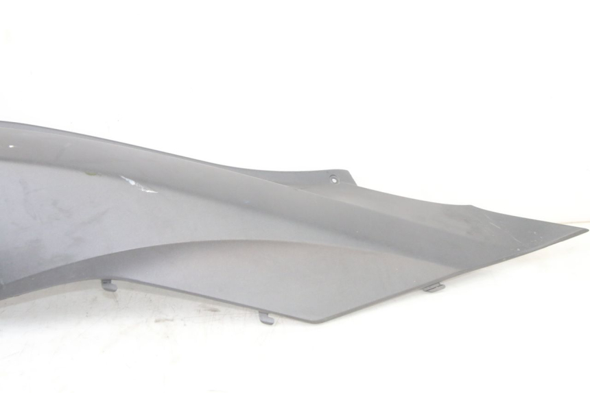 photo de CARENA POSTERIORE DESTRA HONDA PCX (JF57/JF64) 125 (2014 - 2018) - Zoom sullo stato d'uso