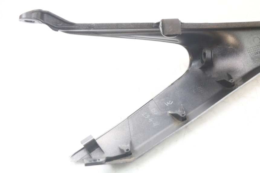 photo de CARENA POSTERIORE DESTRA HUSQVARNA SVARTPILEN 401 (2018 - 2023) - Dettagli dei punti di fissaggio