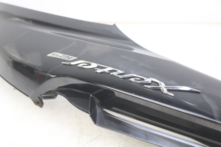 photo de PARAFANGO POSTERIORE DESTRO YAMAHA HW XENTER 125 (2011 - 2017) - Altra vista dell'articolo