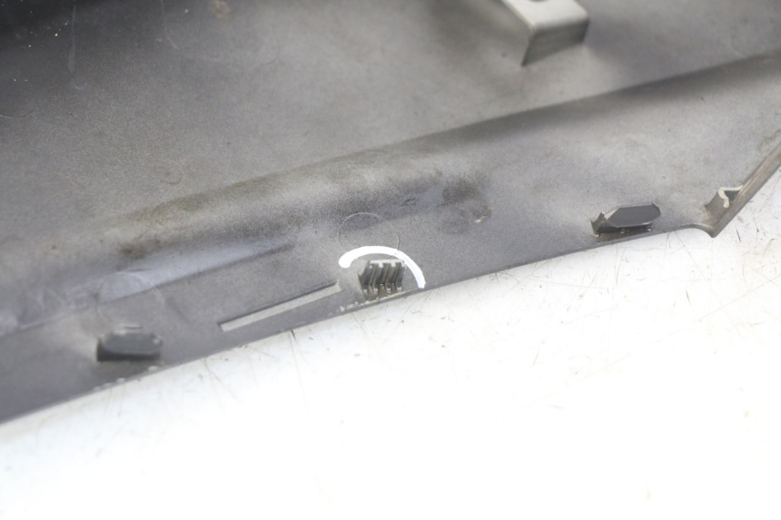 photo de PARAFANGO POSTERIORE DESTRO YAMAHA HW XENTER 125 (2011 - 2017) - Zoom sullo stato d'uso