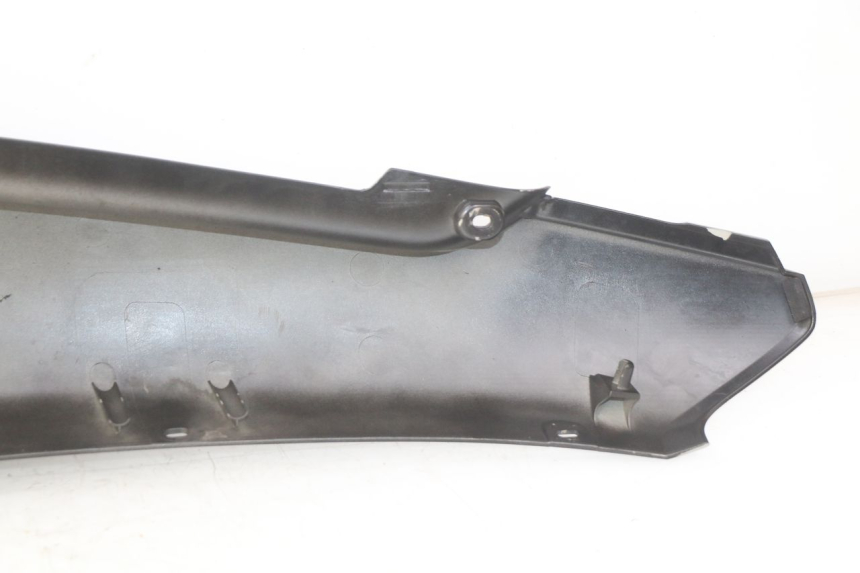 photo de PARAFANGO POSTERIORE DESTRO YAMAHA HW XENTER 125 (2011 - 2017) - Dettagli dei punti di fissaggio