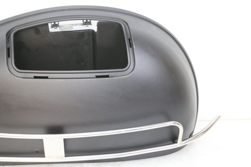 photo de CARENA POSTERIORE DESTRA JM MOTORS VX 125 (2022 - 2025) - Dettagli dei punti di fissaggio