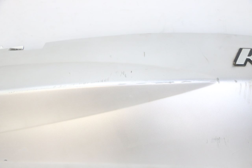 photo de CARENA POSTERIORE DESTRA PEUGEOT KISBEE 2T 50 (2018 - 2022) - Caratteristiche distintive