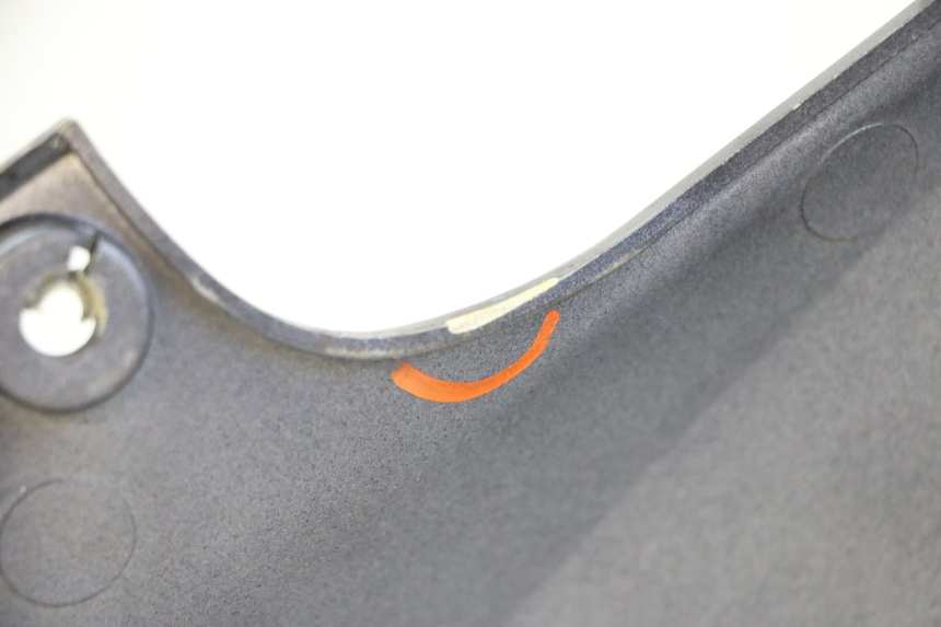 photo de CARENA POSTERIORE DESTRA KYMCO GRAND DINK 125 (2008 - 2014) - Zoom sullo stato d'uso