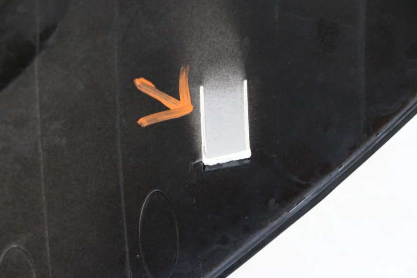 photo de PARAFANGO POSTERIORE DESTRO KYMCO PEOPLE S 125 (2000 - 2008) - Dettagli dei punti di fissaggio