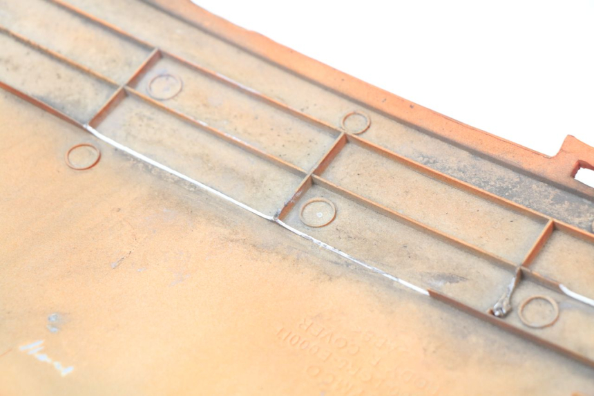 photo de FLANC POSTERIORE DESTRO KYMCO LIKE 125 (2009 - 2016) - Stato della superficie e materiale