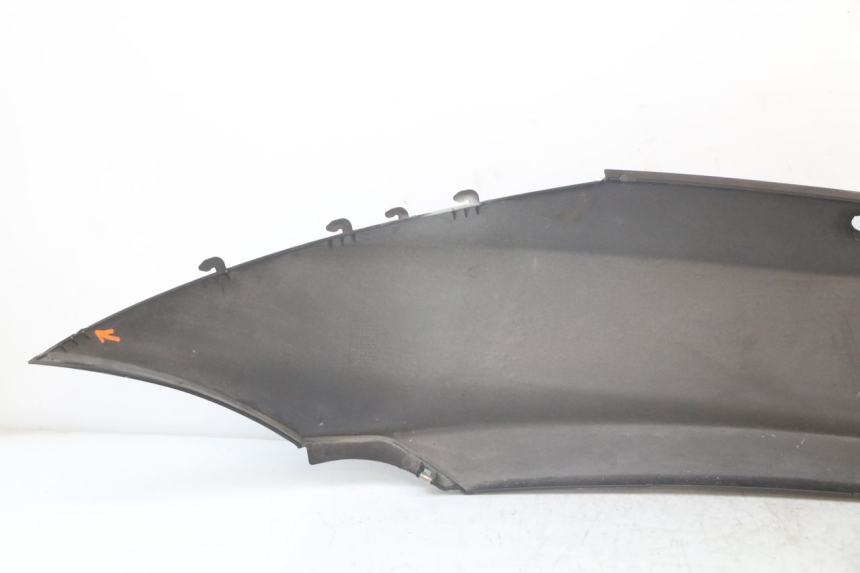photo de CARENA POSTERIORE DESTRA PIAGGIO MP3 HPE 350 (2018 - 2020) - Stato della superficie e materiale
