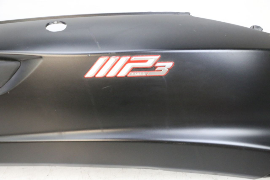 photo de CARENA POSTERIORE DESTRA PIAGGIO MP3 HPE 350 (2018 - 2020) - Primo piano ad alta risoluzione